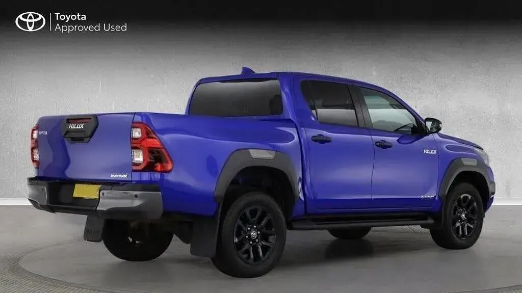 Used Toyota HiLux 201 HP (147 kW) 2024 Blue Pickup