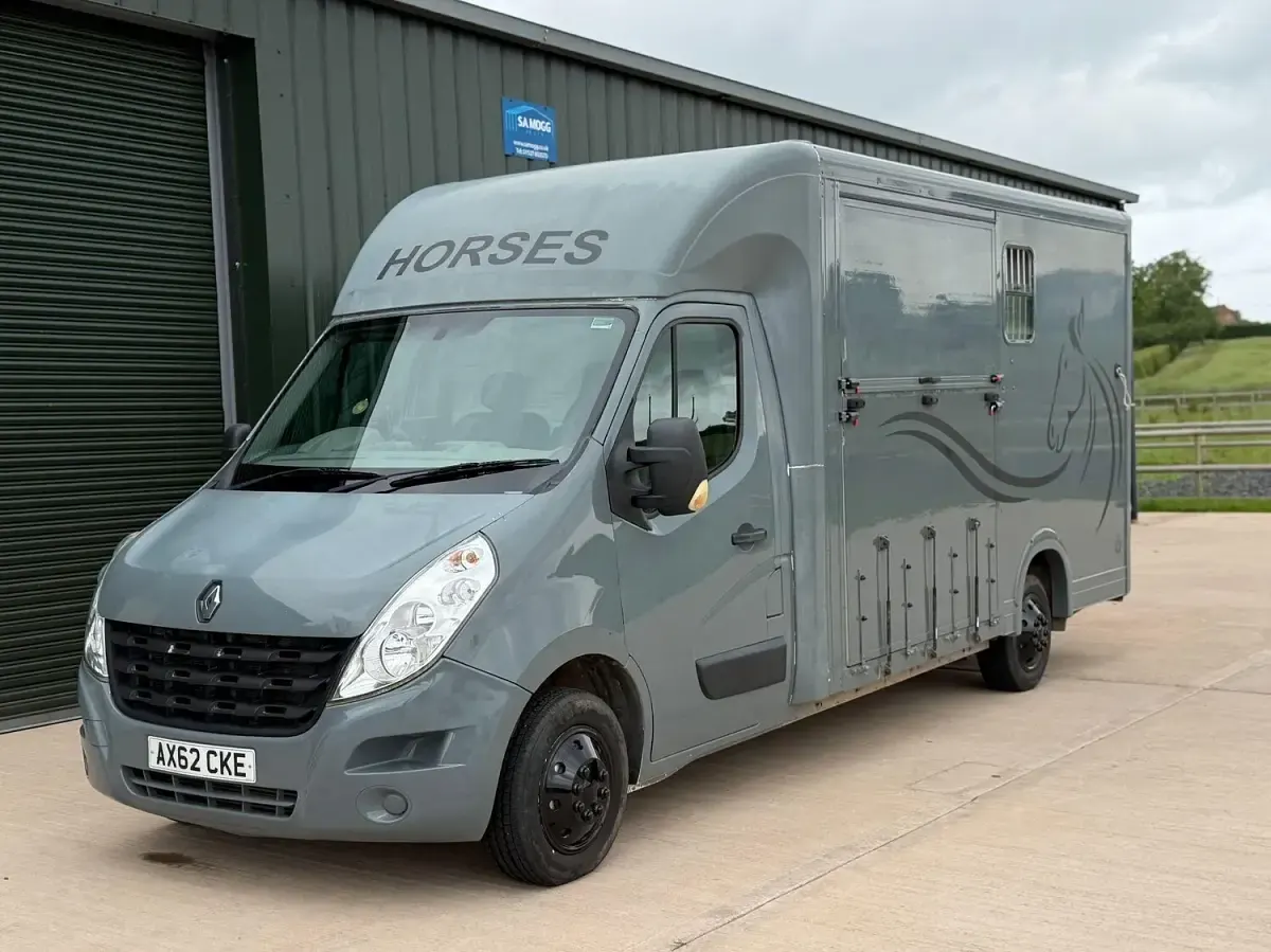 Used Renault Master 2013 White Cabriolet