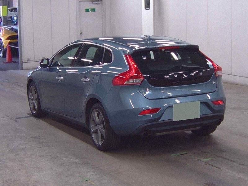 Begagnad Volvo V40 SE 180 HK (132 kW) 2013 Halvkombi