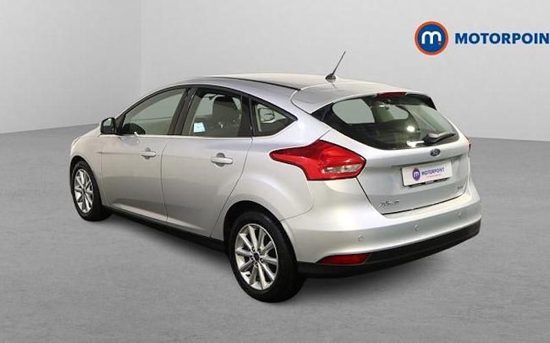 Used Ford Focus Titanium 125 HP (91 kW) 2017 Silver Hatchback