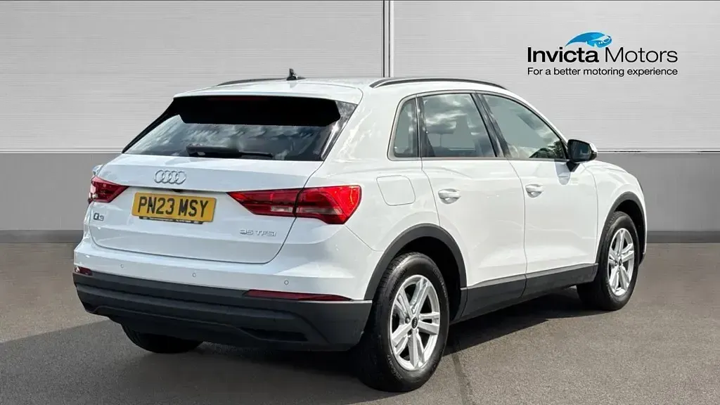 Used Audi Q3 Comfort 150 HP (110 kW) 2023 Glacier white metallic SUV