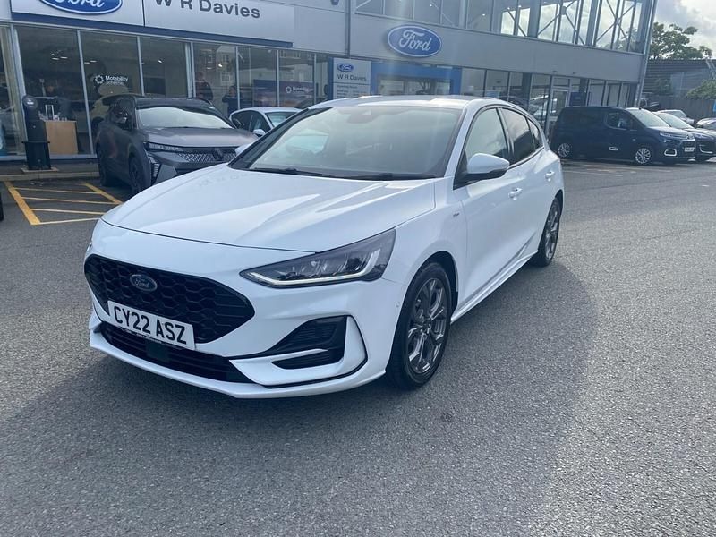 Used Ford Focus ST-Line 125 HP (91 kW) 2022 Frozen white Hatchback