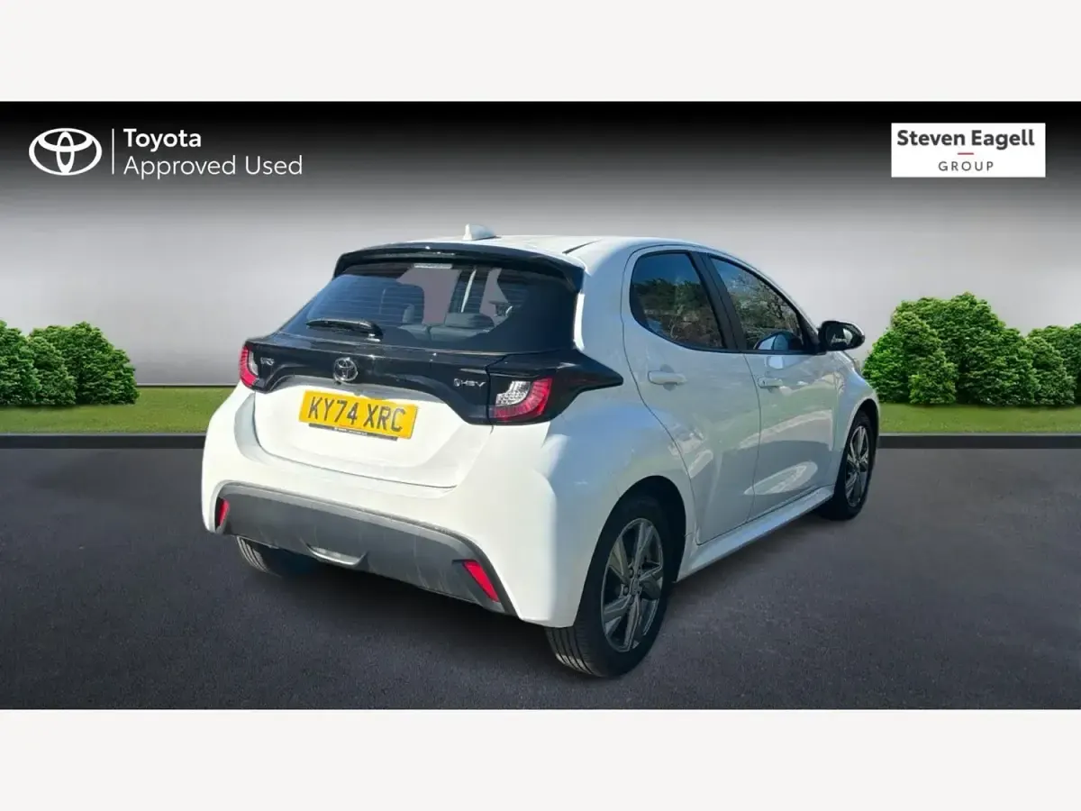 Second-hand Toyota Yaris Hybrid 2024 Alb Hatchback