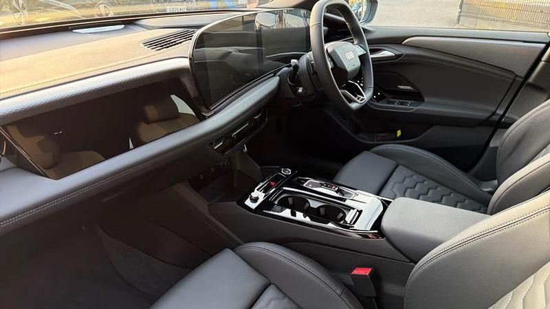 New Audi A6 e-tron S-Line 210 kW (286 HP) 2026 Black Estate