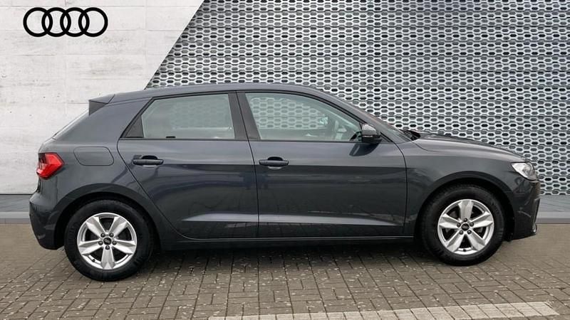 Usado Audi A1 Design 95 HP (69 kW) 2023 Cinzento SUV