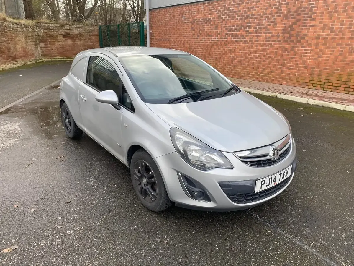 Used Vauxhall Corsa Sportive 95 HP (69 kW) 2014 Silver Hatchback