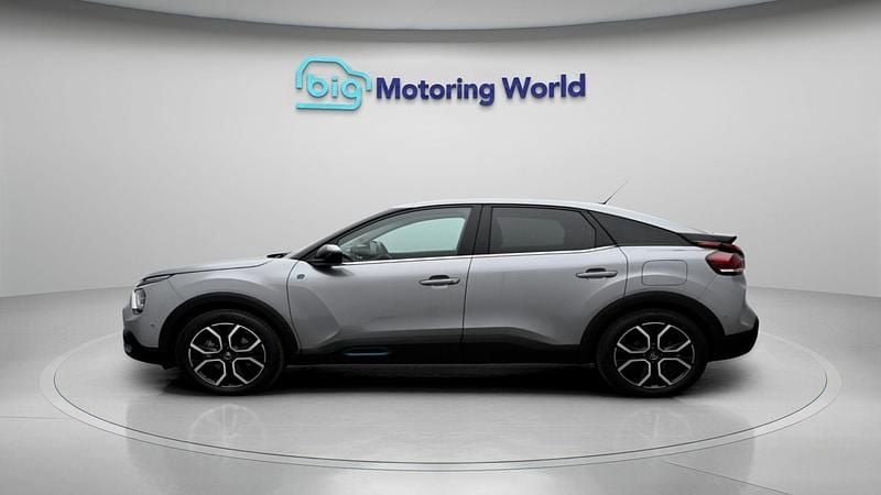 Begagnad Citroën e-C4 Shine 100 kW (136 HK) 2022 Grå Halvkombi