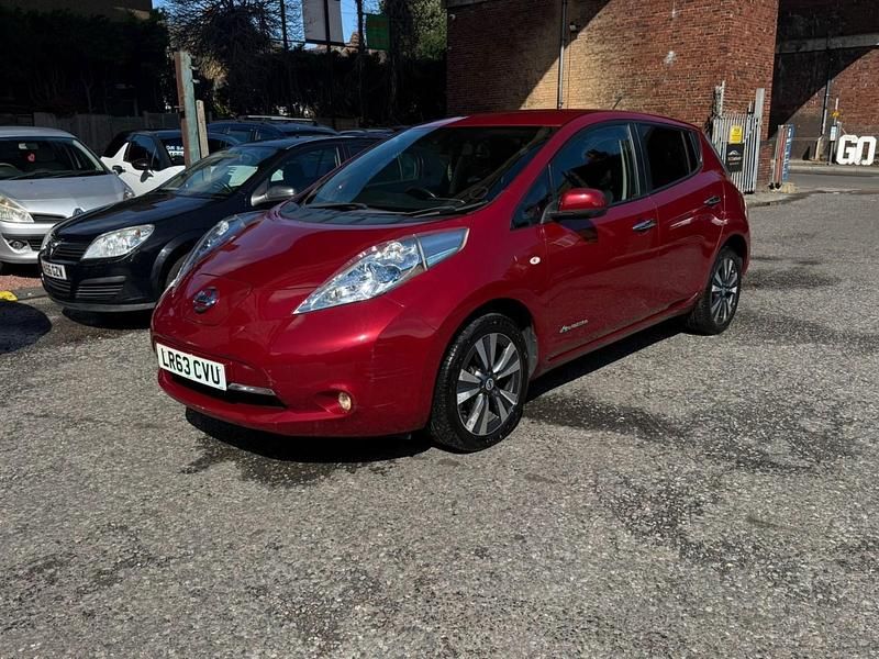 Red Used 2013 Nissan Leaf Tekna Hatchback | £3,495 (Fair price) - Image 1/4