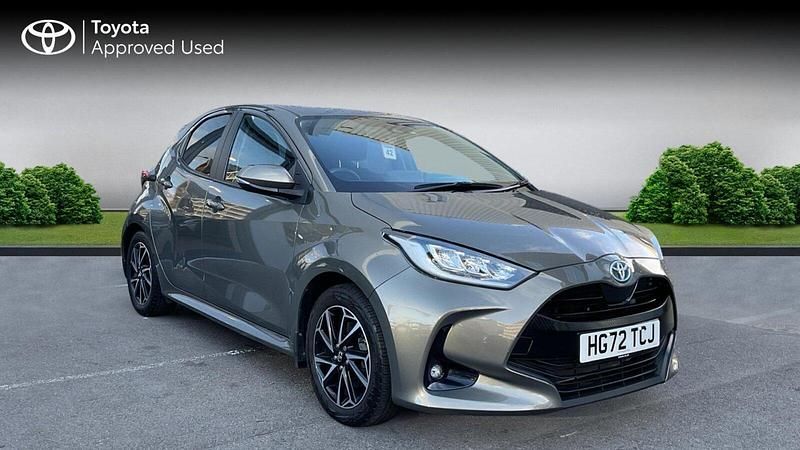 Bronze Used 2023 Toyota Yaris Hybrid Design | £17,883 (Good price) - Image 1/2
