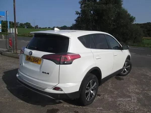 Used Toyota RAV4 Business Edition 143 HP (105 kW) 2017 White SUV