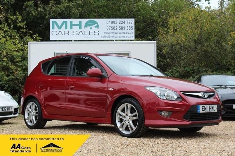 Red Used 2011 Hyundai i30 Premium Hatchback | £1,995 (Fair price) - Image 1/1