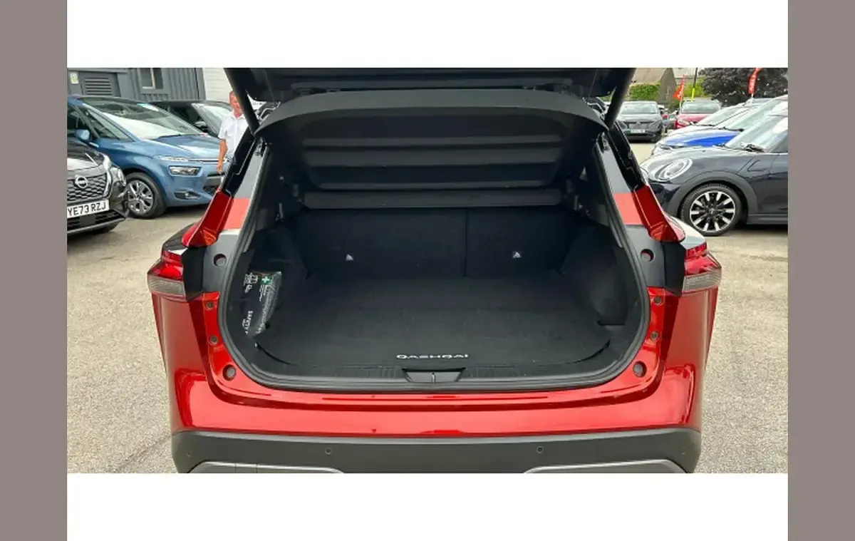Used Nissan Qashqai Tekna 155 HP (114 kW) 2022 Red SUV