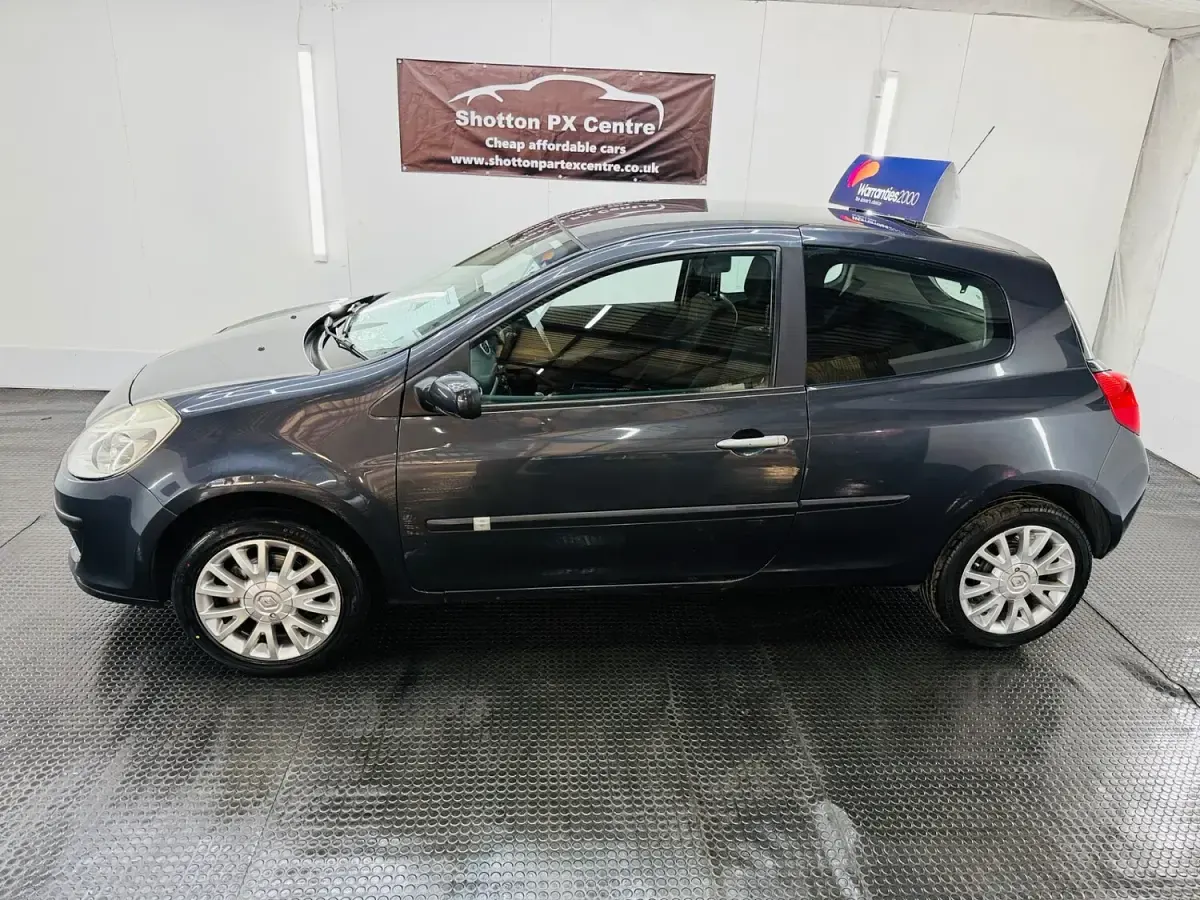 Used Renault Clio II Dynamique 86 HP (63 kW) 2008 Grey Hatchback