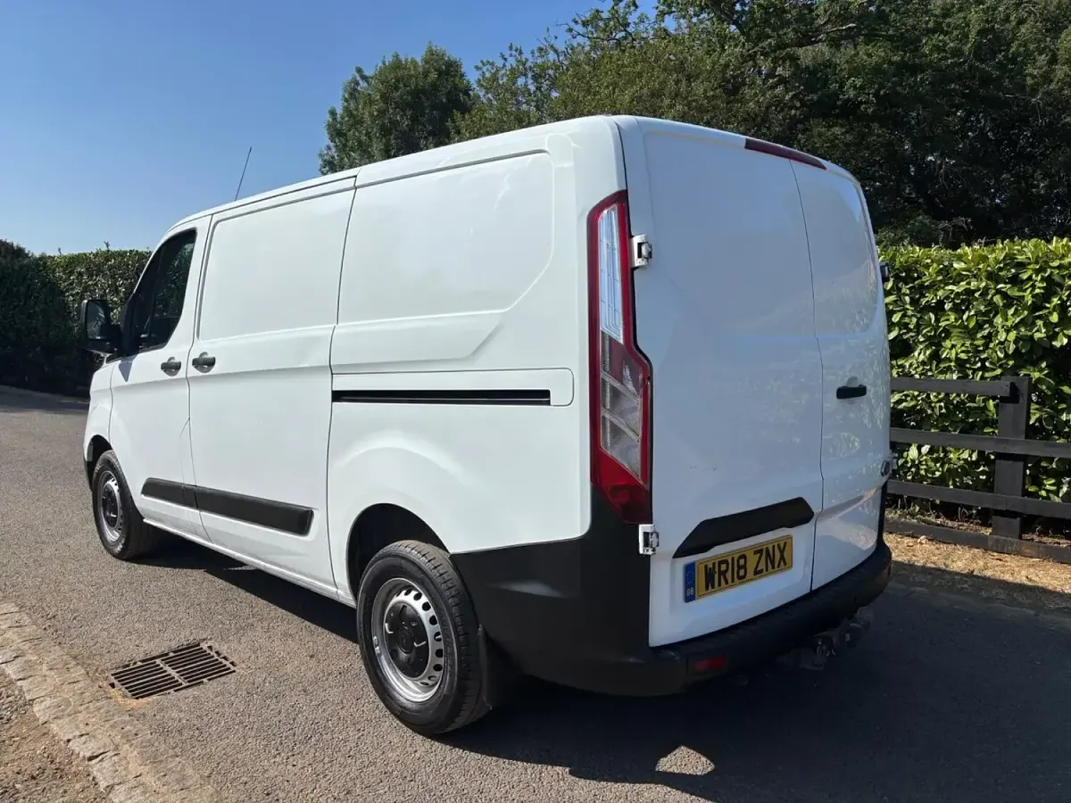 Used Ford Transit Custom 105 HP (77 kW) 2018 White Van