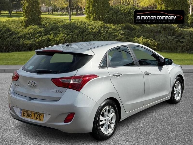 Used Hyundai i30 SE 110 HP (80 kW) 2016 Silver Hatchback