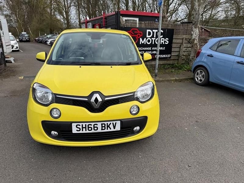 Used Renault Twingo Dynamique 70 HP (51 kW) 2016 Yellow Hatchback