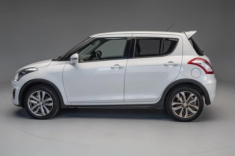 Used Suzuki Swift SZ4 94 HP (69 kW) 2013 White Hatchback