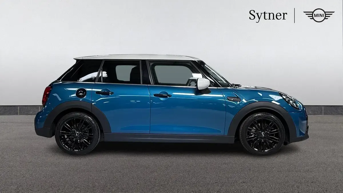 Begagnad Mini Cooper S Exclusive 176 HK (129 kW) 2024 Blå Halvkombi
