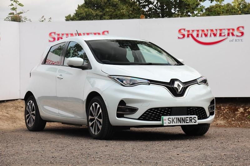 White Used 2021 Renault Rapid GT-Line Hatchback | £9,995 (Fair price) - Image 1/4