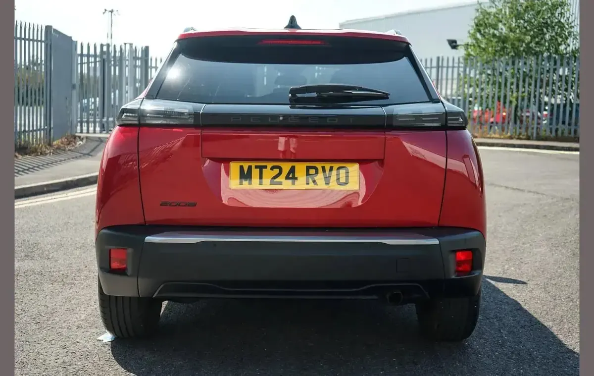Used Peugeot 2008 Allure 100 HP (73 kW) 2024 Red SUV