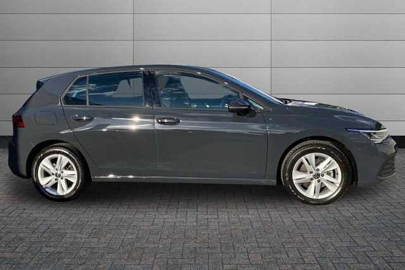 Second-hand VW Golf VIII 110 CP (80 kW) 2023