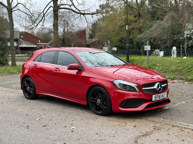 Begagnad Mercedes A180 AMG Line Premium 2016 Röd Halvkombi