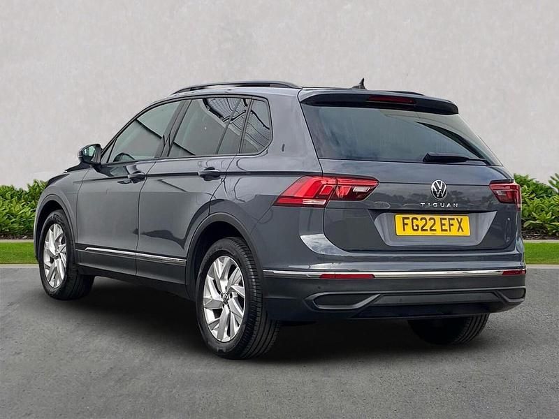 Usado VW Tiguan Life 150 CV (110 kW) 2022 Gris SUV