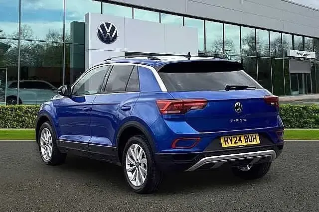 Usado VW T-Roc Life 150 HP (110 kW) 2024 Azul SUV
