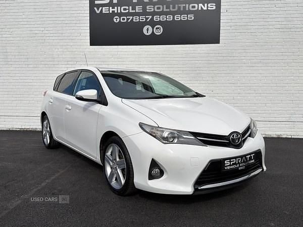 Used Toyota Auris Sport 130 HP (95 kW) 2013 White Hatchback