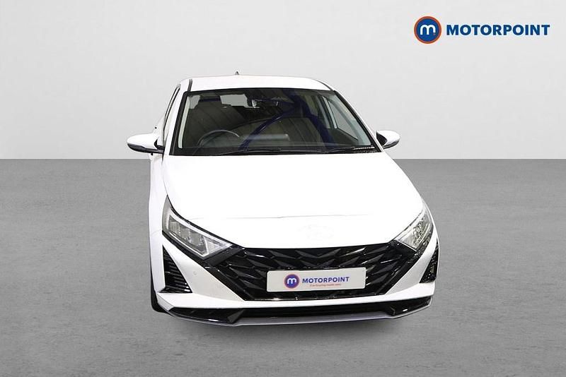 Used Hyundai i20 Premium 101 HP (74 kW) 2025 White Hatchback