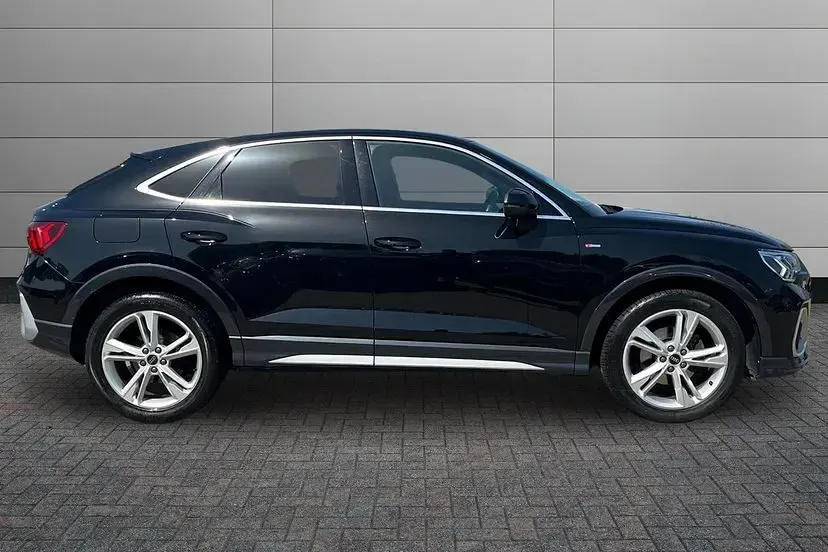 Used Audi Q3 Sportback Comfort 148 HP (108 kW) 2023 Mythos black SUV