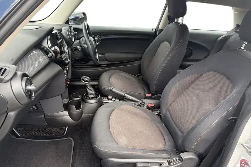 Used Mini Cooper Hatch 134 HP (98 kW) 2017 Silver Hatchback