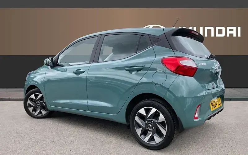 Used Hyundai i10 Advanced 67 HP (49 kW) 2024 Green Hatchback