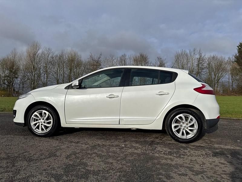 Used Renault Mégane III Dynamique 110 HP (80 kW) 2012 White Hatchback