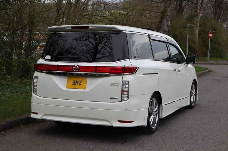 Used Nissan Elgrand 2010 White MPV