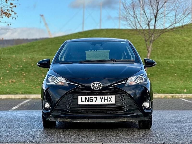 Used Toyota Yaris 69 HP (50 kW) 2017 Black Hatchback