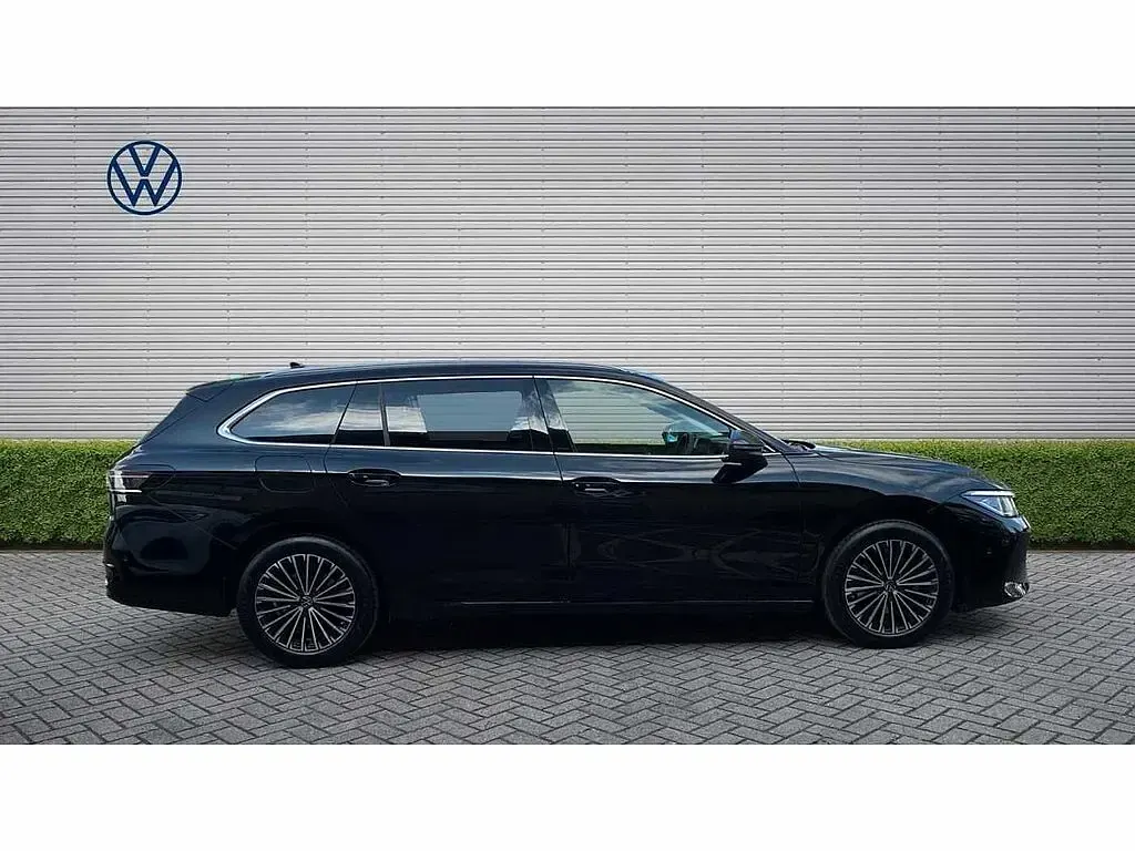 Used VW Passat Elegance 204 HP (150 kW) 2024 Black Estate