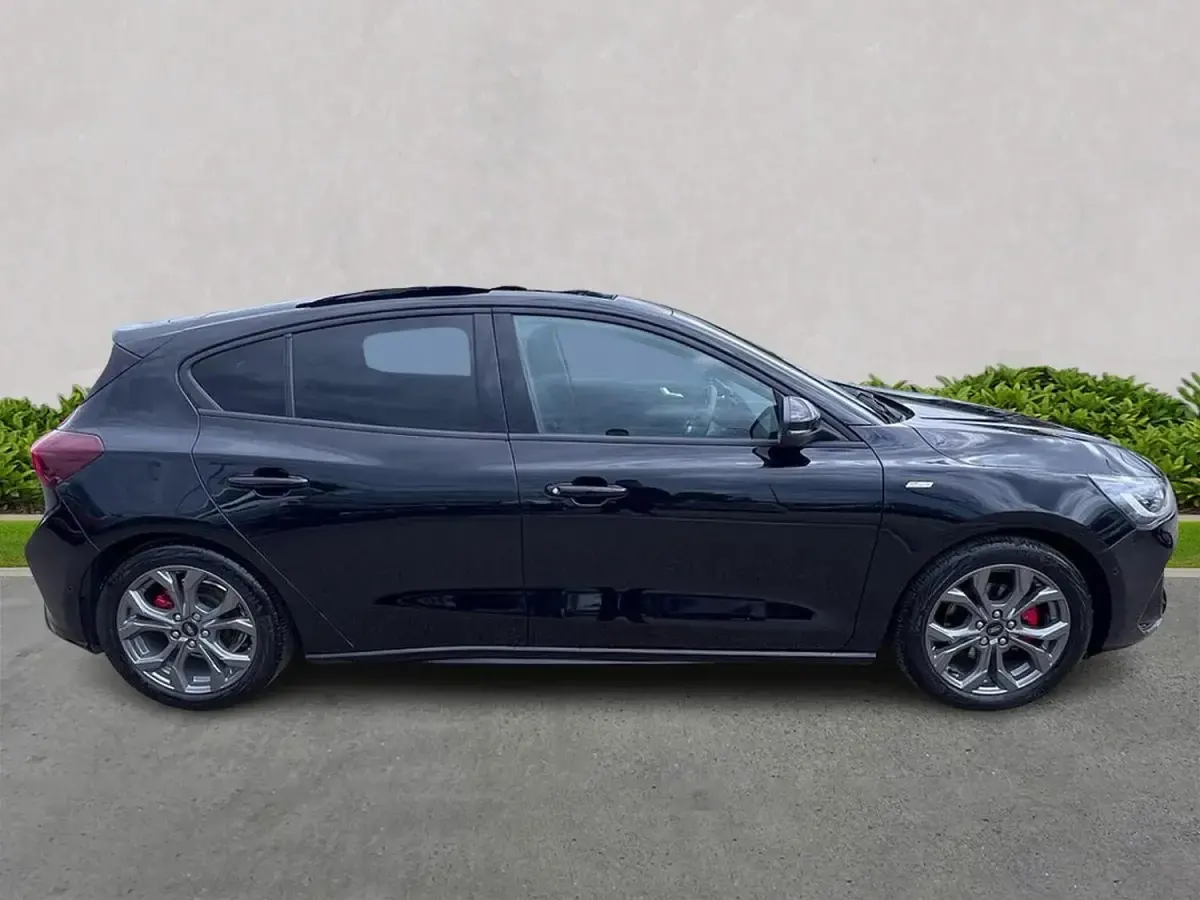 Usado Ford Focus ST-Line 155 CV (114 kW) 2025 Negro Utilitario