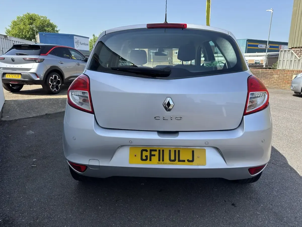 Used Renault Clio Dynamique 2011 Silver Hatchback