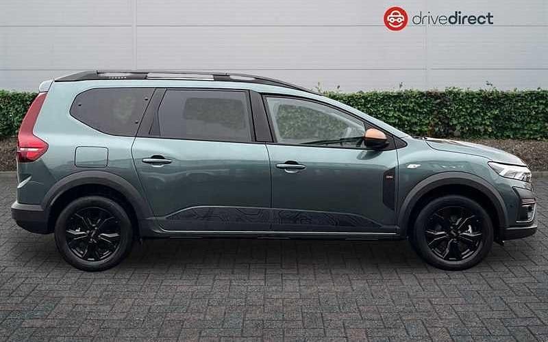 Used Dacia Jogger Extreme 141 HP (103 kW) 2024 Green MPV