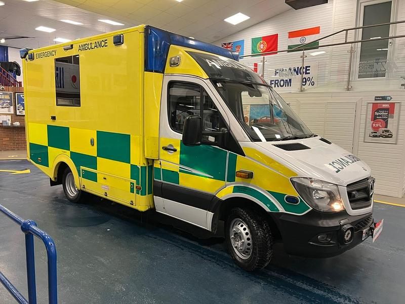 Used Mercedes Sprinter 190 HP (139 kW) 2015 Yellow Van