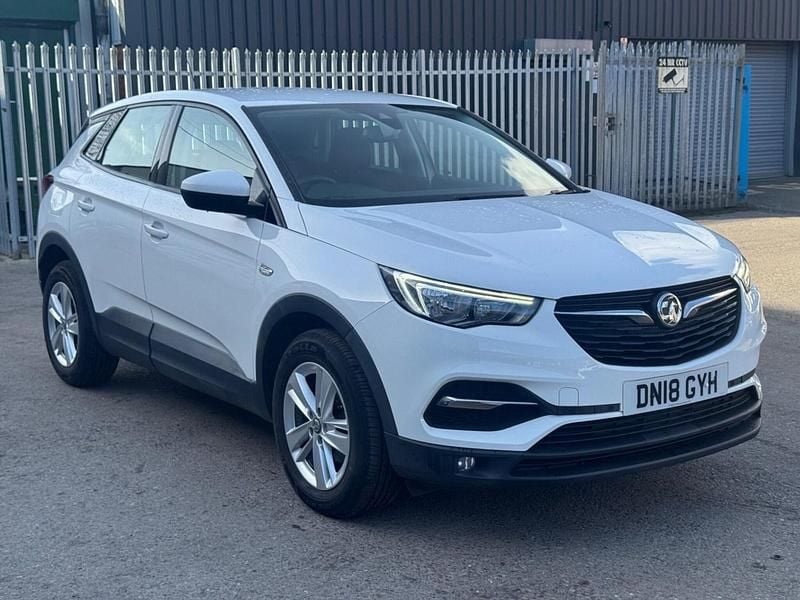 Used Vauxhall Grandland X 2018 White SUV