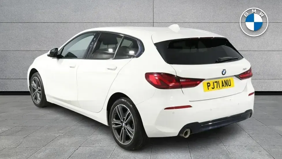 Used BMW 118 Sport Line 134 HP (98 kW) 2021 White Hatchback