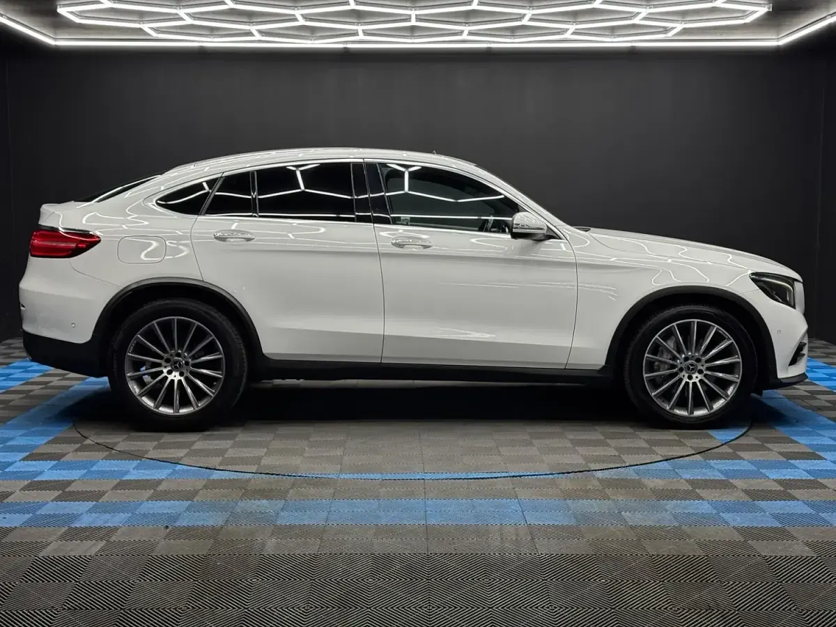 Used Mercedes GLC220 AMG line 2017 White SUV