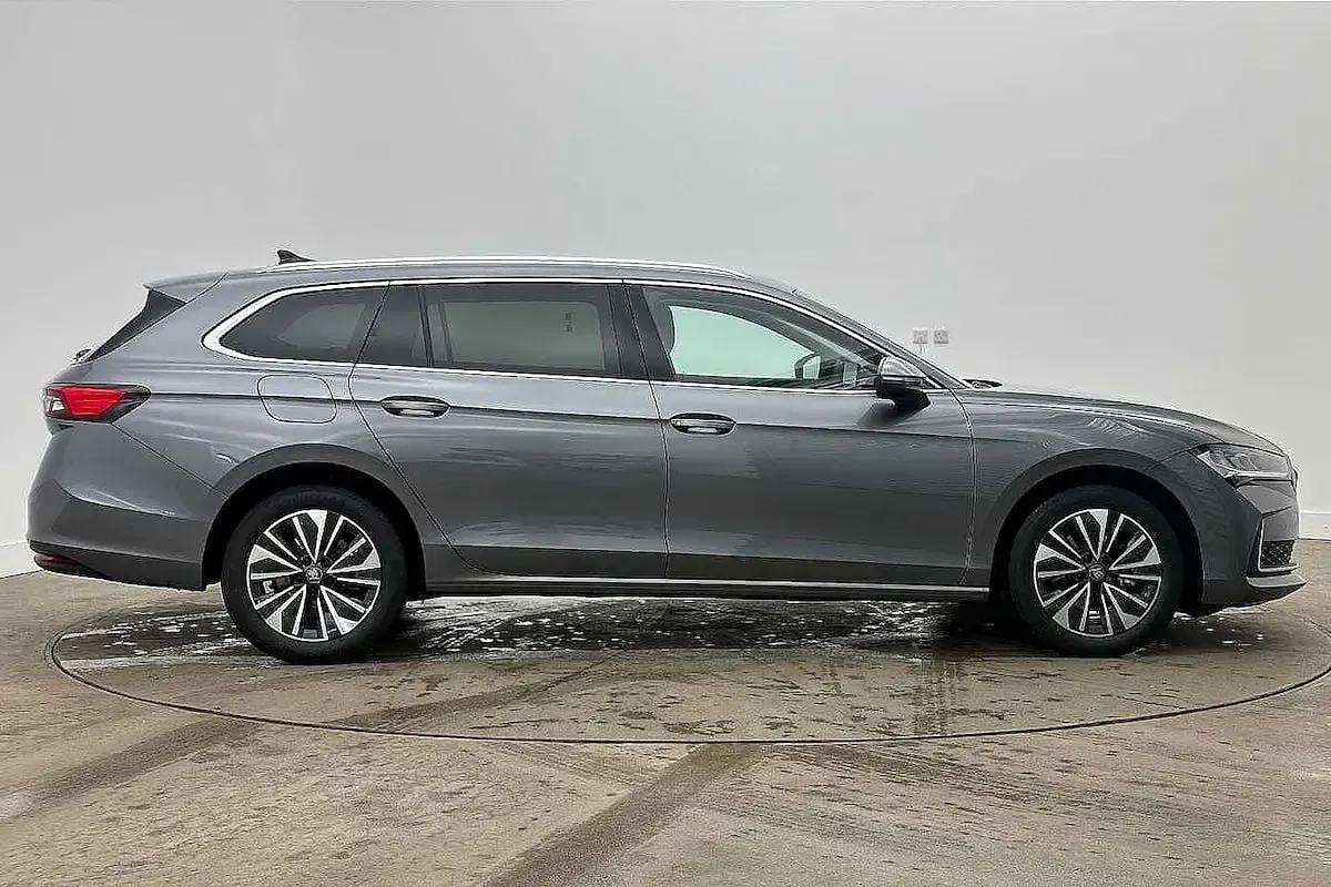 Used Skoda Superb SE Technology 150 HP (110 kW) 2025 Graphite grey metallic Estate