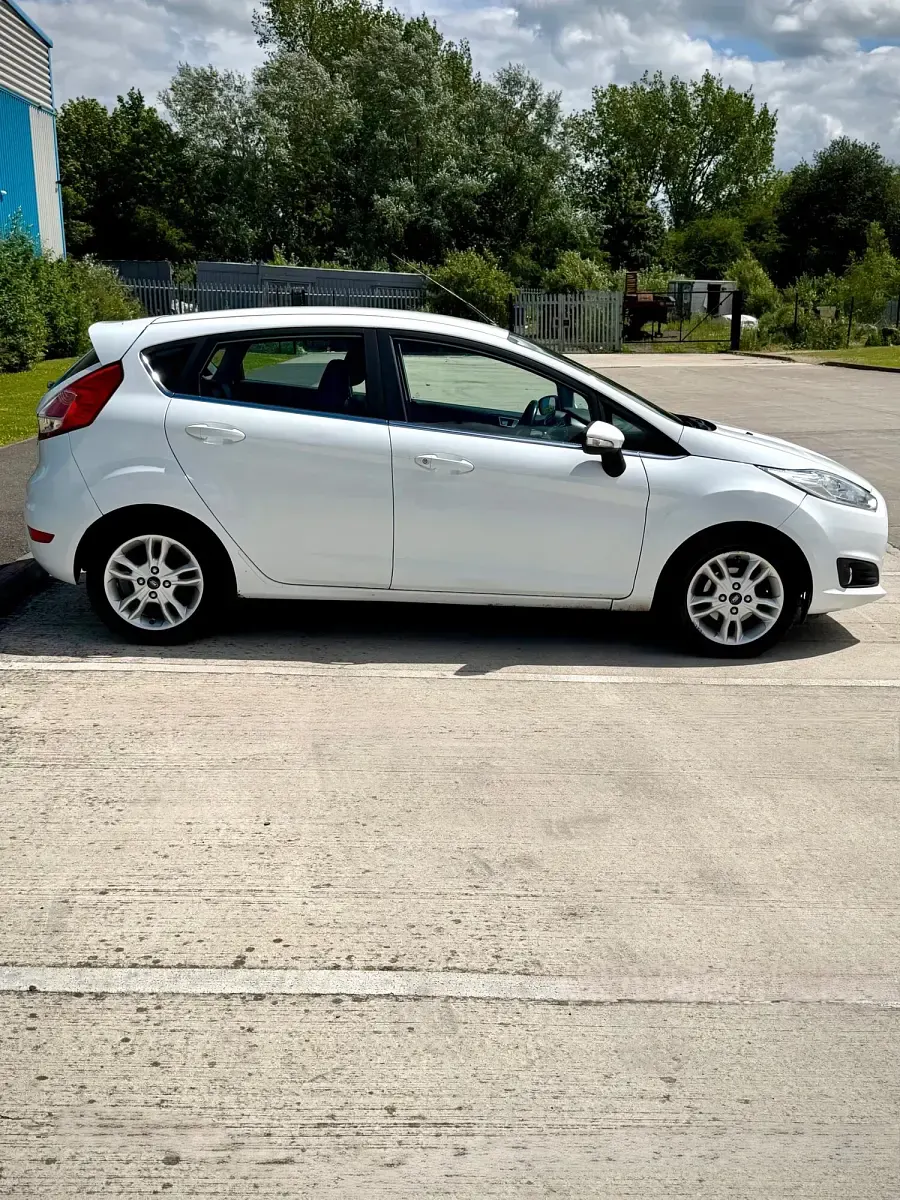 Used Ford Fiesta Zetec 2015 White Hatchback
