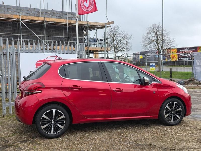 Used Peugeot 208 S 2018 Red Hatchback