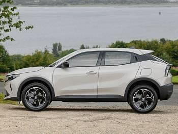 New Alfa Romeo GT Junior 136 HP (100 kW) 2025 Beige Hatchback