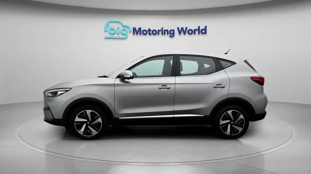 Używany MG ZS SE 114 kW (156 KM) 2023 Srebrny SUV