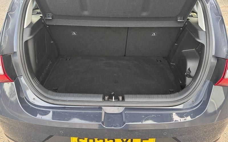 Used Hyundai i20 SE 101 HP (74 kW) 2023 Grey Hatchback